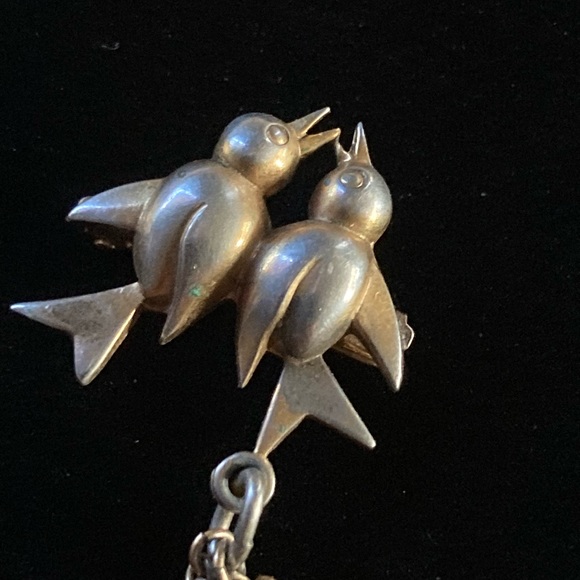 1960’s vintage sweater pin metal bluebirds - Picture 3 of 4